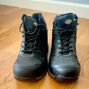 Size 9 mens work shoe steel toe and water proof asking 60 paid 105